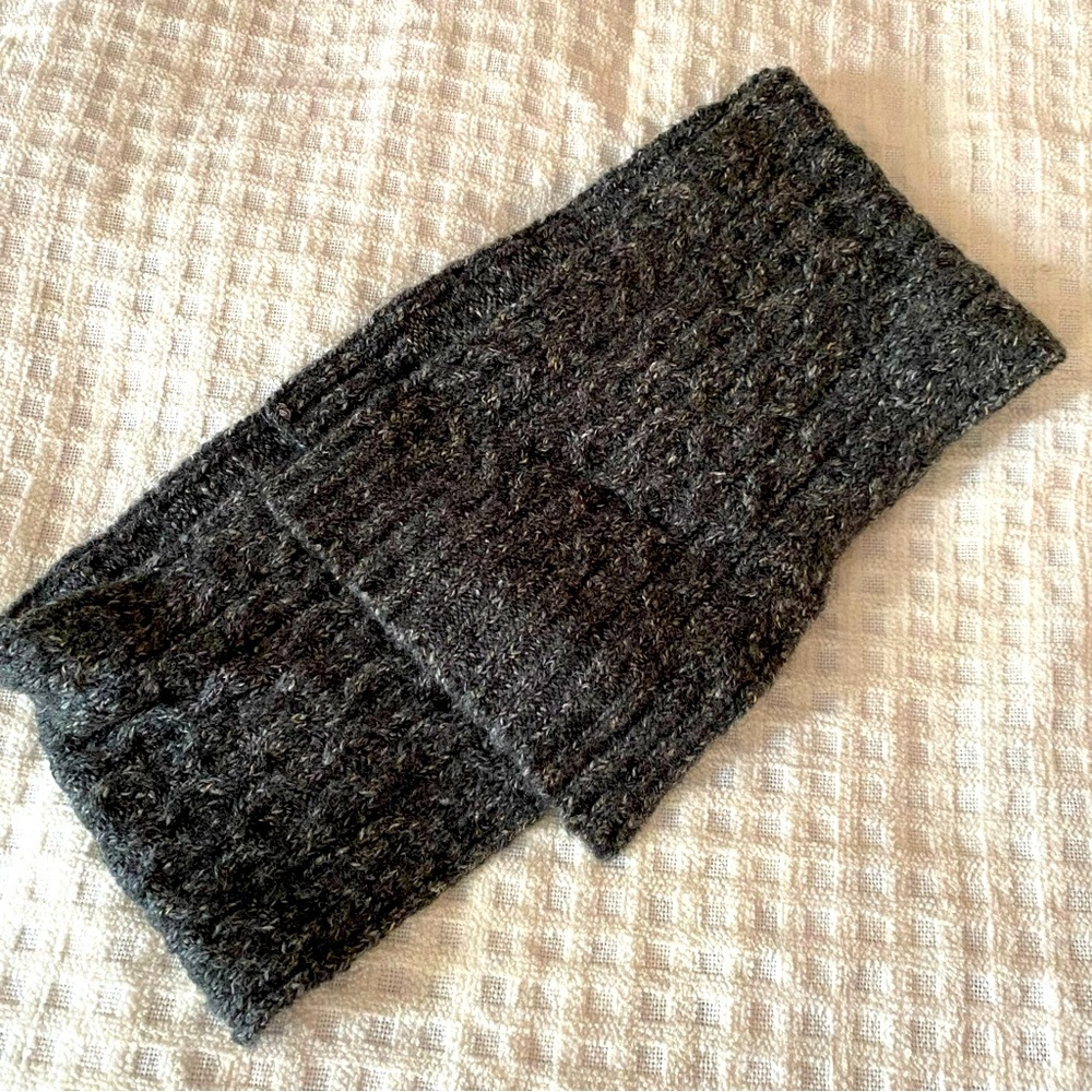 L.L. Bean gray winter scarf